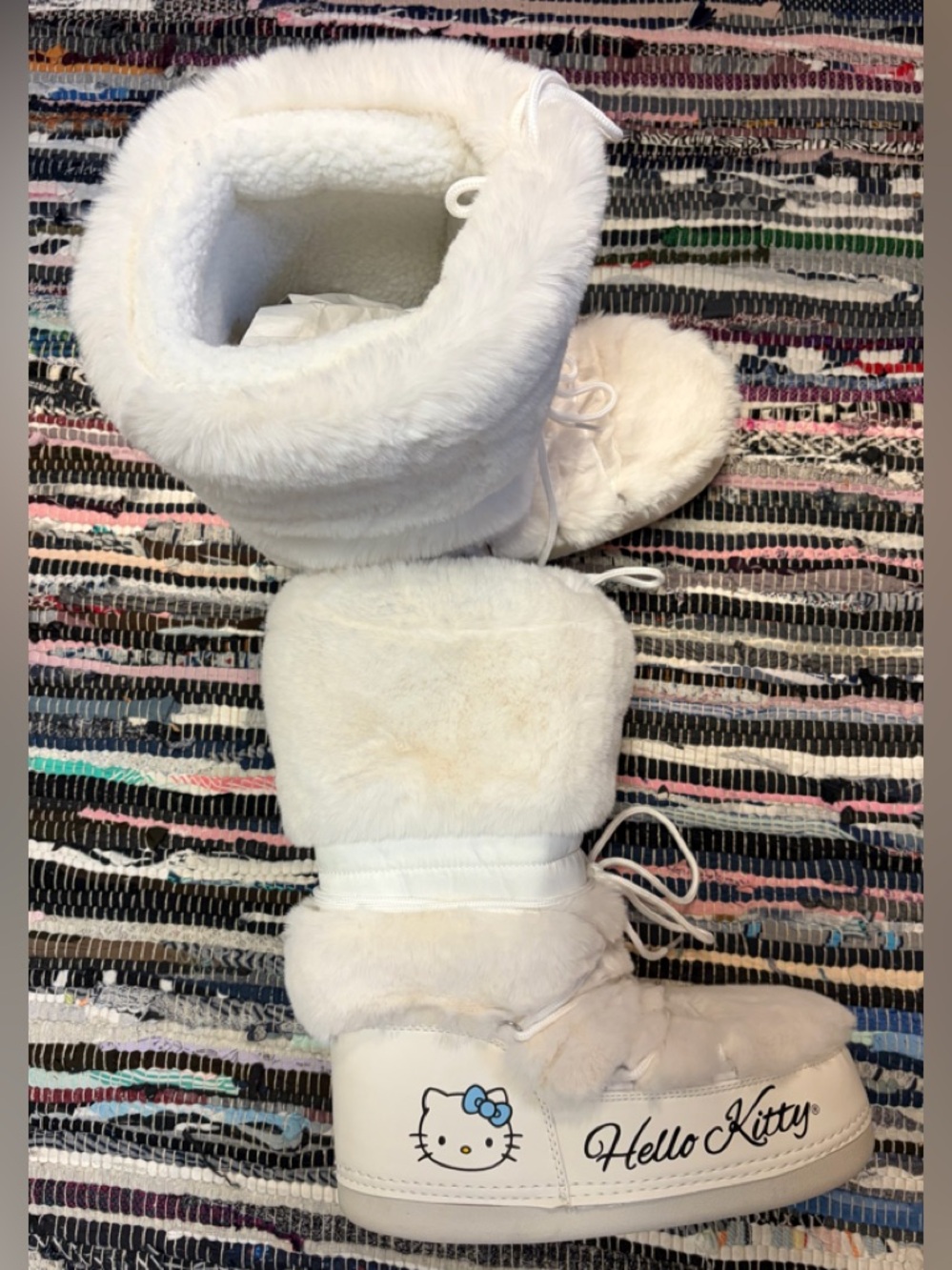 NEW Hello Kitty Snow Boots Forever 21 - Size 10 NWT - Picture 2 of 8